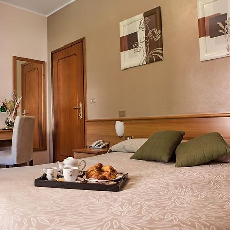 Hotel Adriano Torino Esterno foto