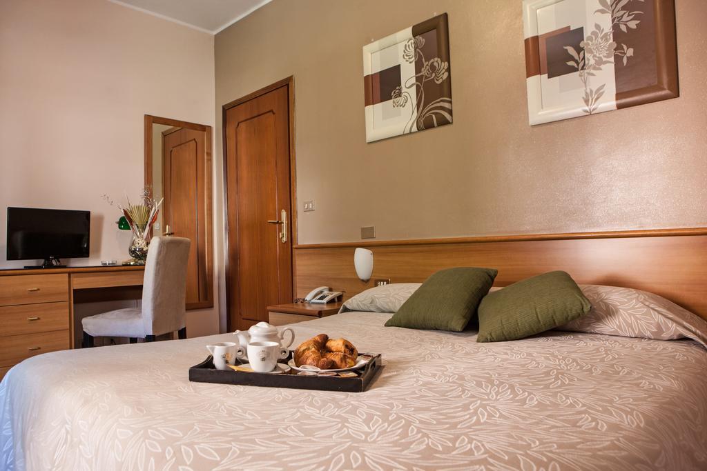 Hotel Adriano Torino Esterno foto